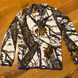 Mossy Oak zip up fleece.